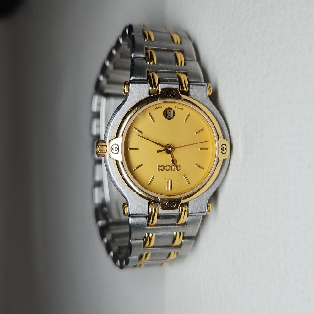 Authentic Gucci Watch 9200L 1990s Ladies Dial Quartz 18k Gold Plated Date Watch